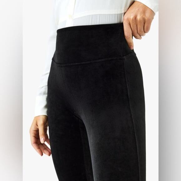 SPANX Velvet Leggings in Black Size Medium. - Picture 15 of 16